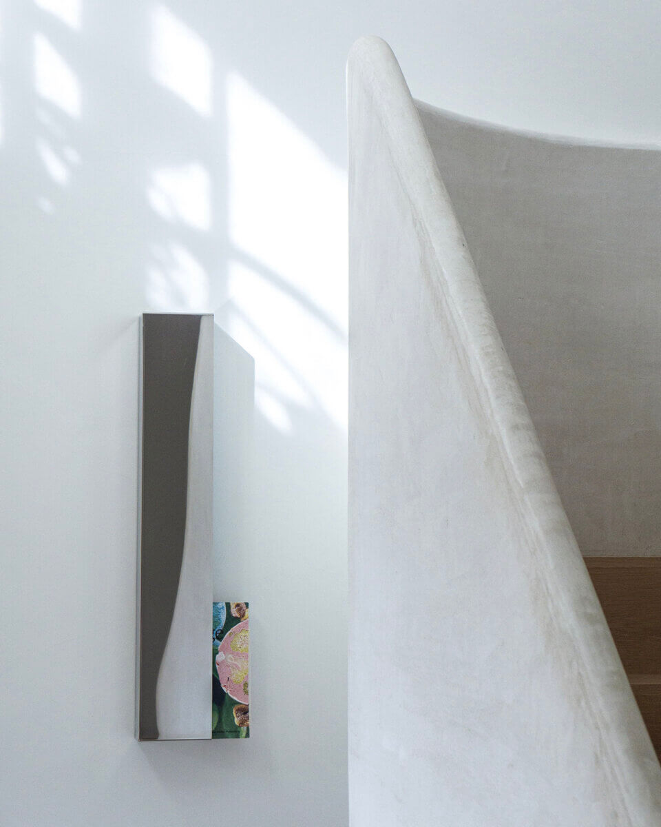 Mirror/Shelf (Image courtesy of Ourse)