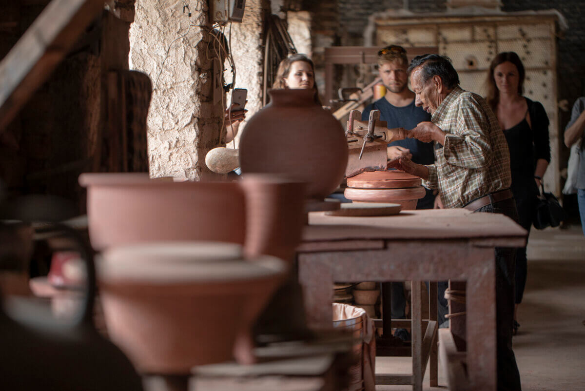 Design Week Mexico - Man working traditional clay