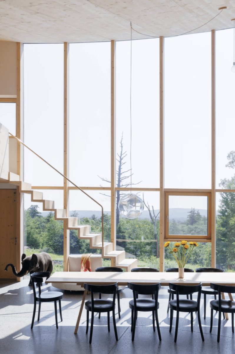 Rock’n’House, open concept dining room with expansive windows